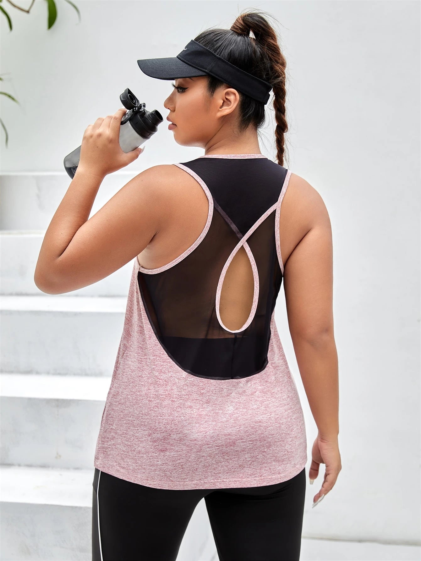 regata esportiva plus size, regata fitness plus size, regata esportiva feminina plus size, regata fitness feminina plus size, regata esportiva plus size dry fit, regata esportiva plus size academia, regata fitness plus size com estampa, regata fitness plus size sem manga, regata esportiva plus size leve, regata fitness plus size modeladora, regata esportiva plus size com proteção UV, regata esportiva plus size confortável