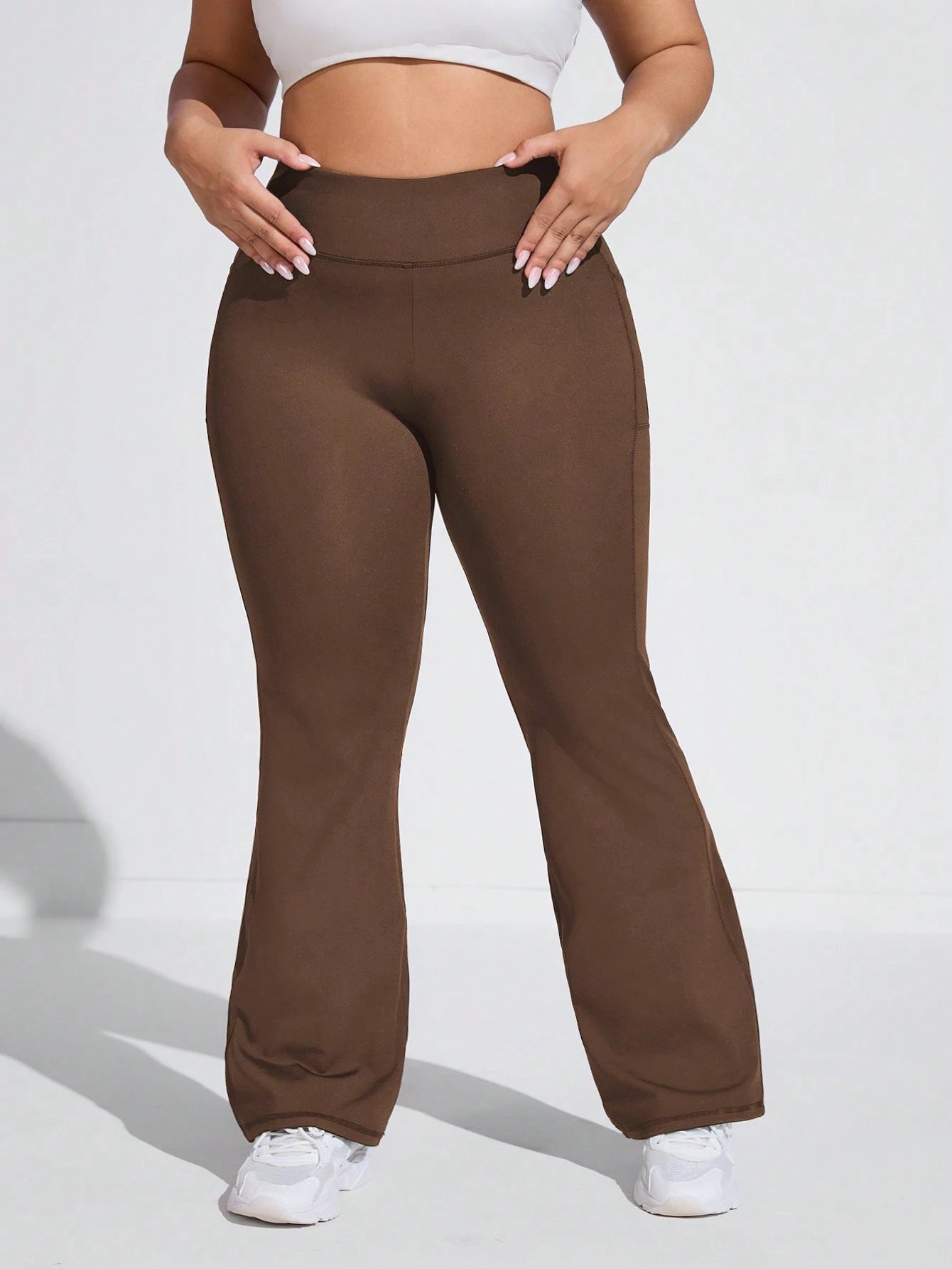Calça de Moletom Plus Size com Cintura Média/Alta, Bolsos Laterais e Pernas Evasê