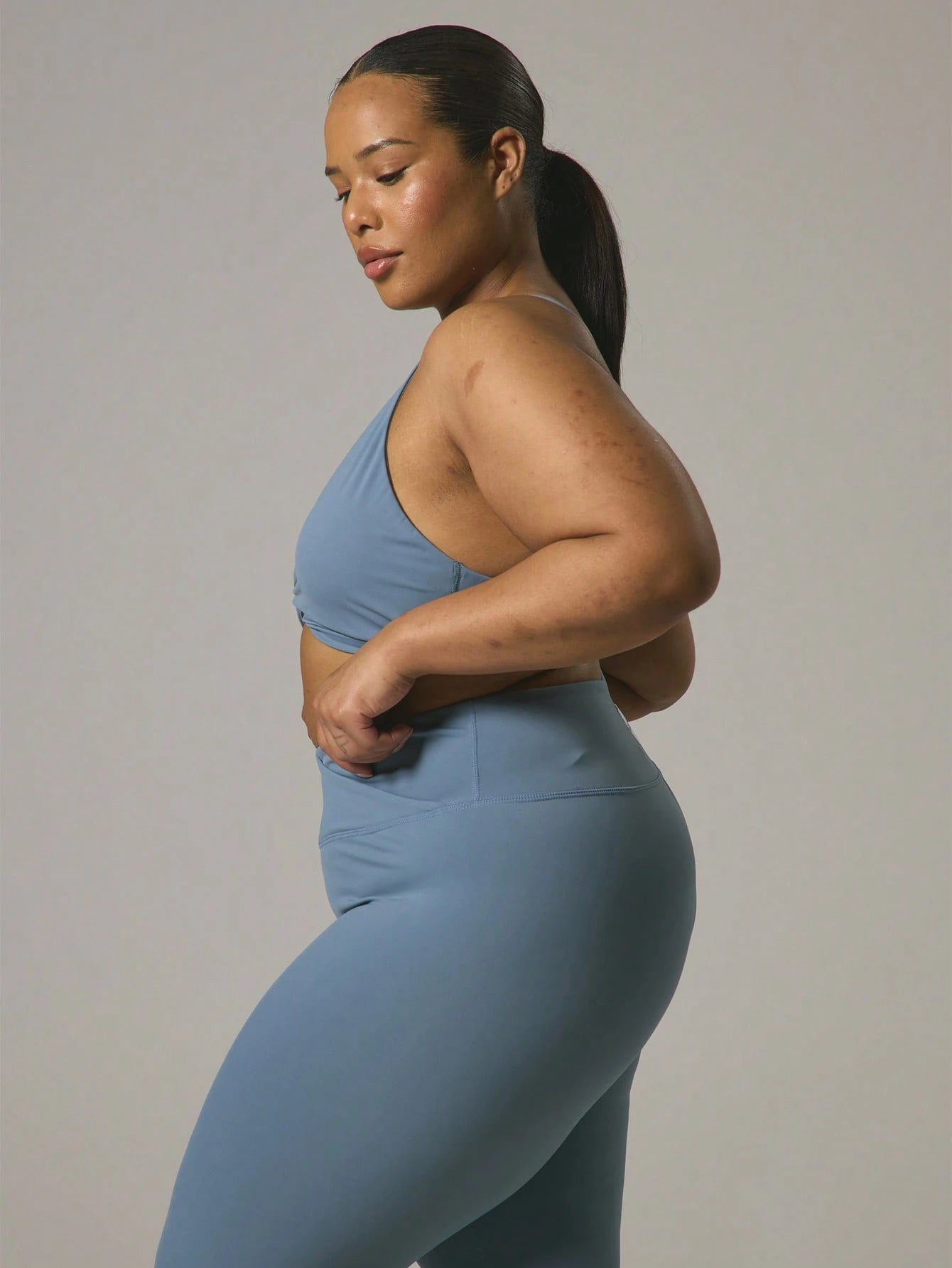 conjunto esportivo feminino, conjunto fitness feminino, conjunto esportivo feminino plus size, conjunto feminino plus size, conjunto feminino casual, conjunto feminino com calça, conjunto feminino com short, conjunto feminino moda, conjunto plus size casual, conjunto plus size confortável, conjunto plus size com estampa