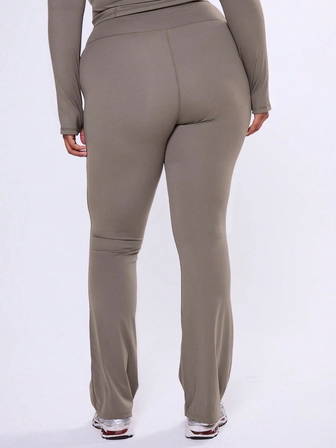 legging plus size, calça legging plus size, legging plus size cintura alta, legging plus size fitness, legging plus size com bolso, legging plus size ideal para malhar, legging plus size compressão, legging plus size modeladora, calça legging plus size para academia, legging plus size suplex, legging plus size poliéster, legging plus size elastano